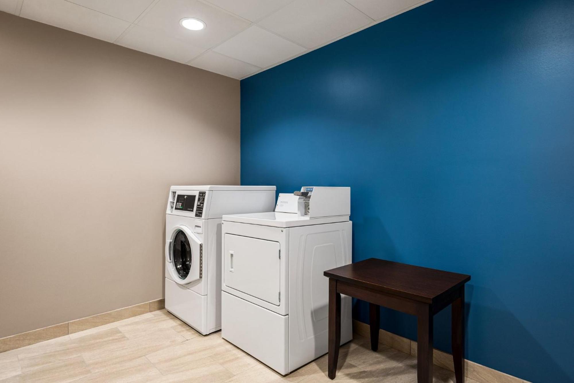 Holiday Inn Express & Suites Mobile West I-10 By Ihg Тилманс-Корнер Экстерьер фото