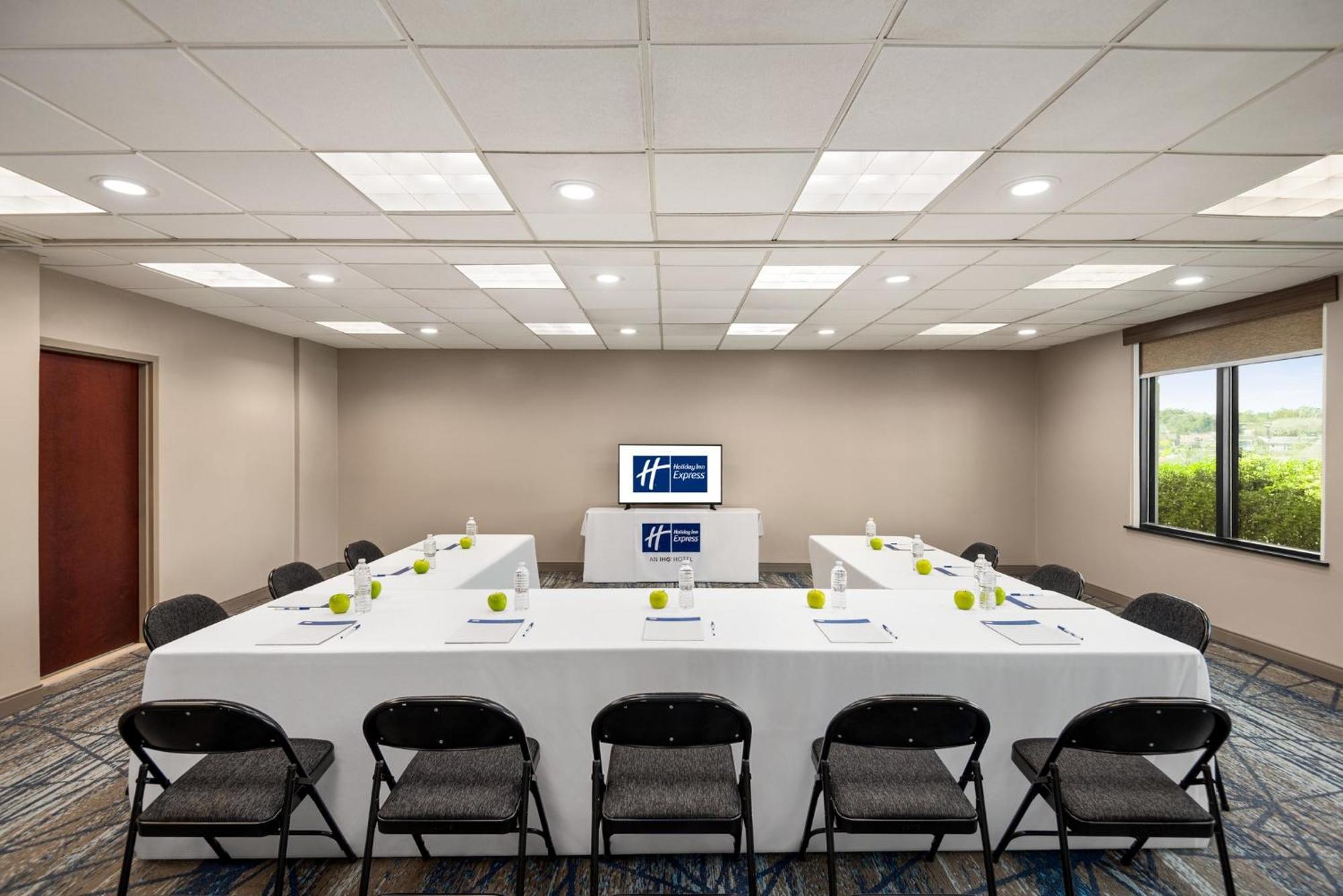Holiday Inn Express & Suites Mobile West I-10 By Ihg Тилманс-Корнер Экстерьер фото